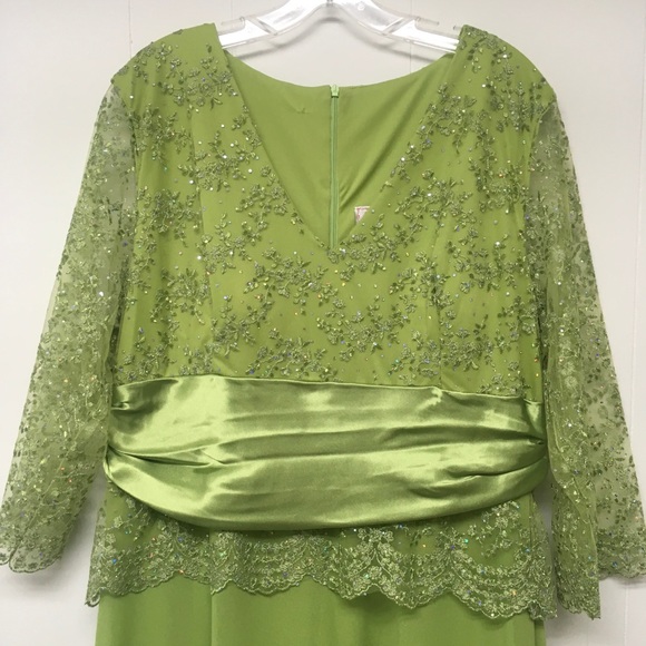 Green Beaded Formal Gown Lace Sheer Sleeve 18/20 - Picture 2 of 7